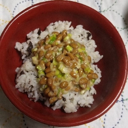 自家製のゆかりがあったので作ってみました。納豆と合いますね(*^^*)レシピありがとうございました。